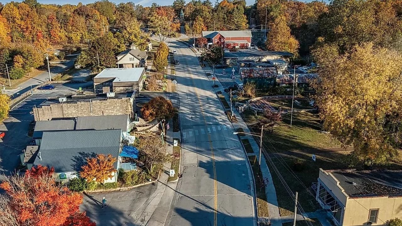 7 Tennessee Towns Known for Historic Landmarks, Local Food and Cultural Attractions